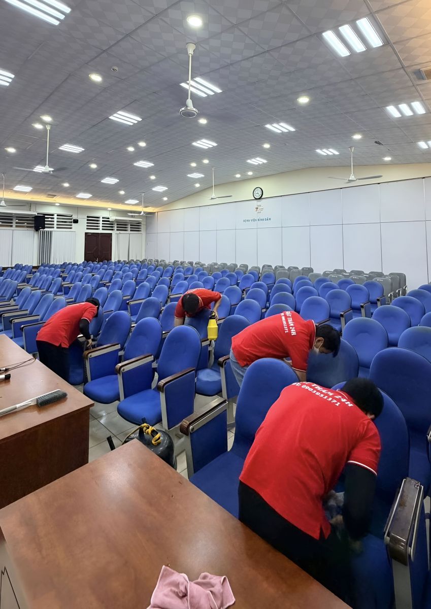 dịch vụ giặt ghế văn phòng số lượng lớn