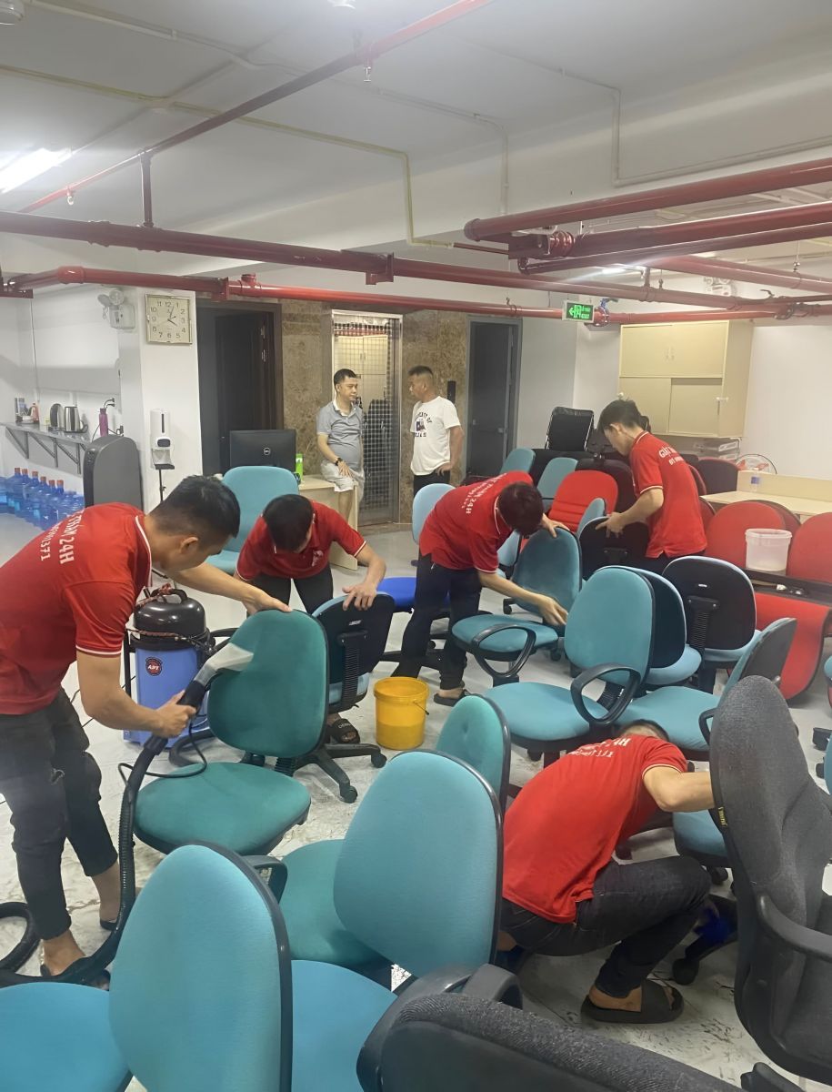 dịch vụ giặt ghế văn phòng số lượng lớn