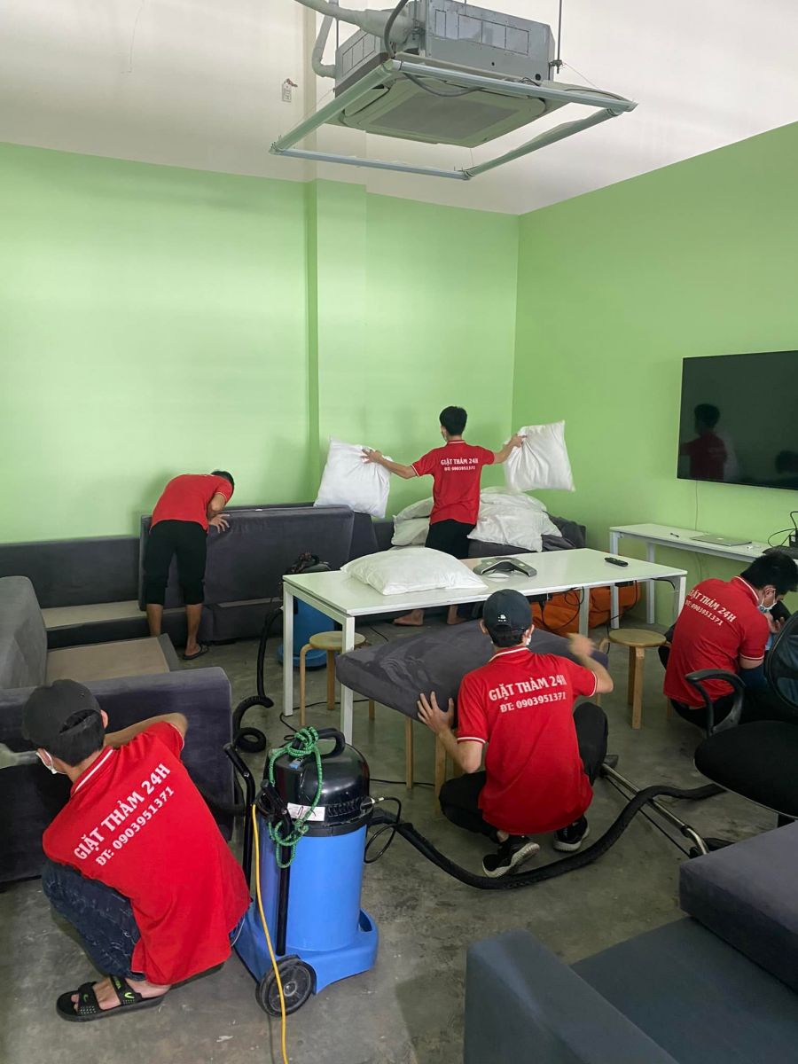 vệ sinh ghế sofa giá rẻ tại nhà